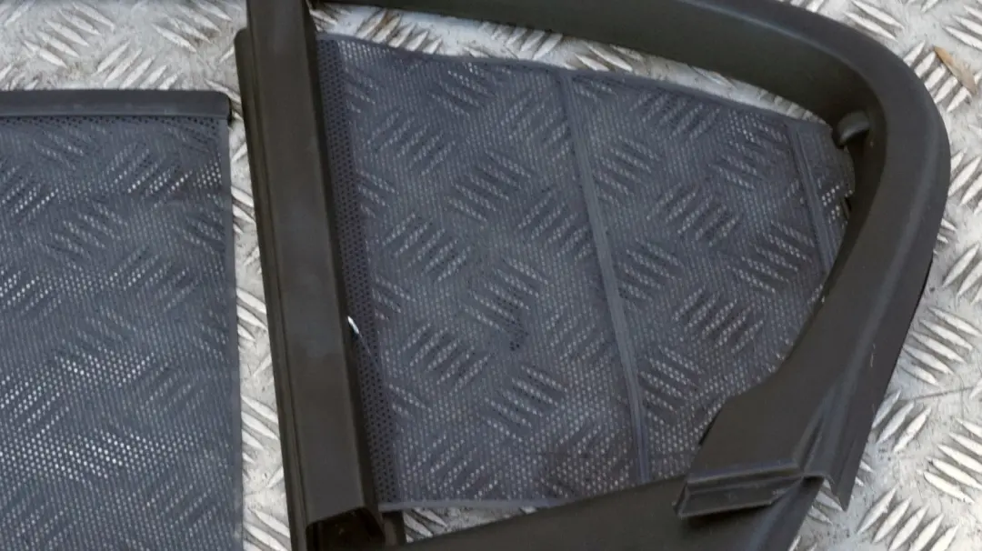 Right O/S Door Leather Card Trim Panel Roller Blind to BMW 5 Series E60 M5 Rear with Part number 7898052 BMW 5 Series E60 M5 Rear Right O/S Door Leather Card Trim Panel Roller Blind - SKU 7898052 - Part number 7898052