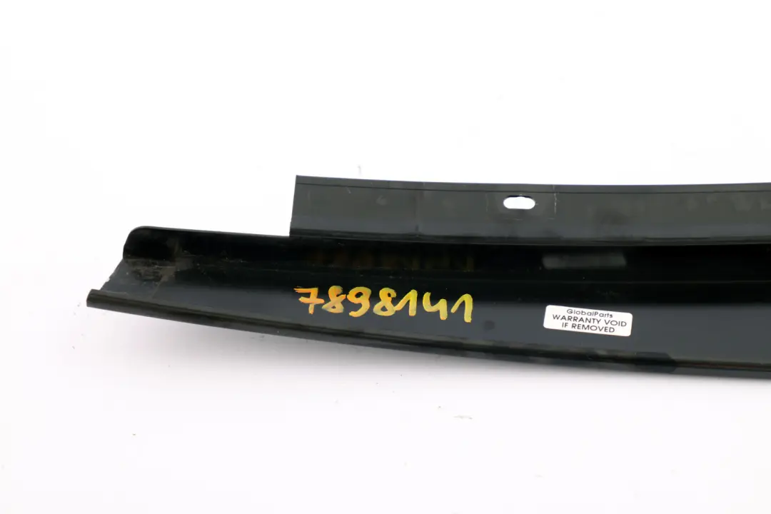 Finitura Telaio Finestrino Montante Anteriore Sinistro Glanzschwarz per BMW E60 E61 con numero di parte 7898141 BMW E60 E61 Finitura Telaio Finestrino Montante Anteriore Sinistro Glanzschwarz - SKU 7898141 - Numero di parte 7898141