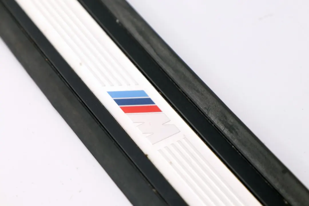 Tira De Umbral De Puerta Delantera Izquierda para BMW E92 E93 LCI M Sport con número de pieza 7900775 BMW E92 E93 LCI M Sport Tira De Umbral De Puerta Delantera Izquierda - SKU 7900775-1 - Número de pieza 7900775