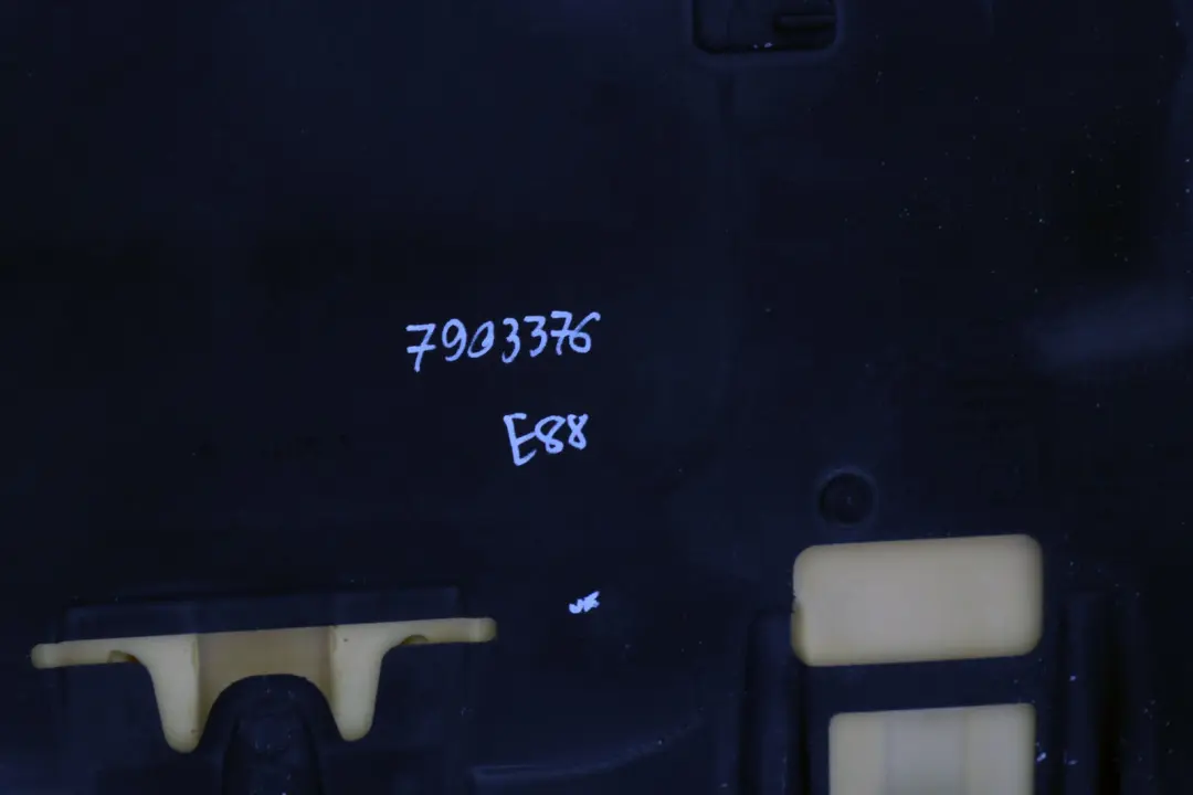 Funda Asiento Trasero Tela Respaldo Flashpoint Antracita para BMW E88 con número de pieza 7903376 BMW E88 Funda Asiento Trasero Tela Respaldo Flashpoint Antracita - SKU 7903376 - Número de pieza 7903376