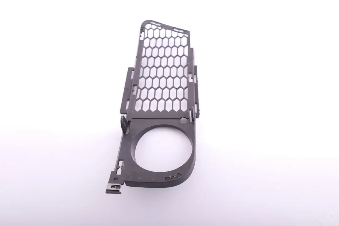 Kratka Zderzaka Prawy Przód M-PAKIET do BMW E90 E91 o numerze 7906496 BMW E90 E91 Kratka Zderzaka Prawy Przód M-PAKIET - SKU 7906496 - Numer Części 7906496