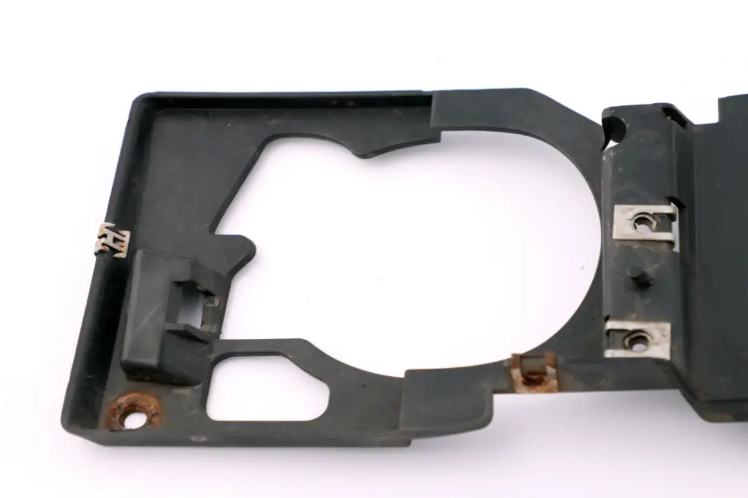 Pakiet Mocowanie Lampy Przeciwmgielnej Przód Lewo do BMW E90 E91 M o numerze 7906497 BMW E90 E91 M Pakiet Mocowanie Lampy Przeciwmgielnej Przód Lewo - SKU 7906497 - Numer Części 7906497