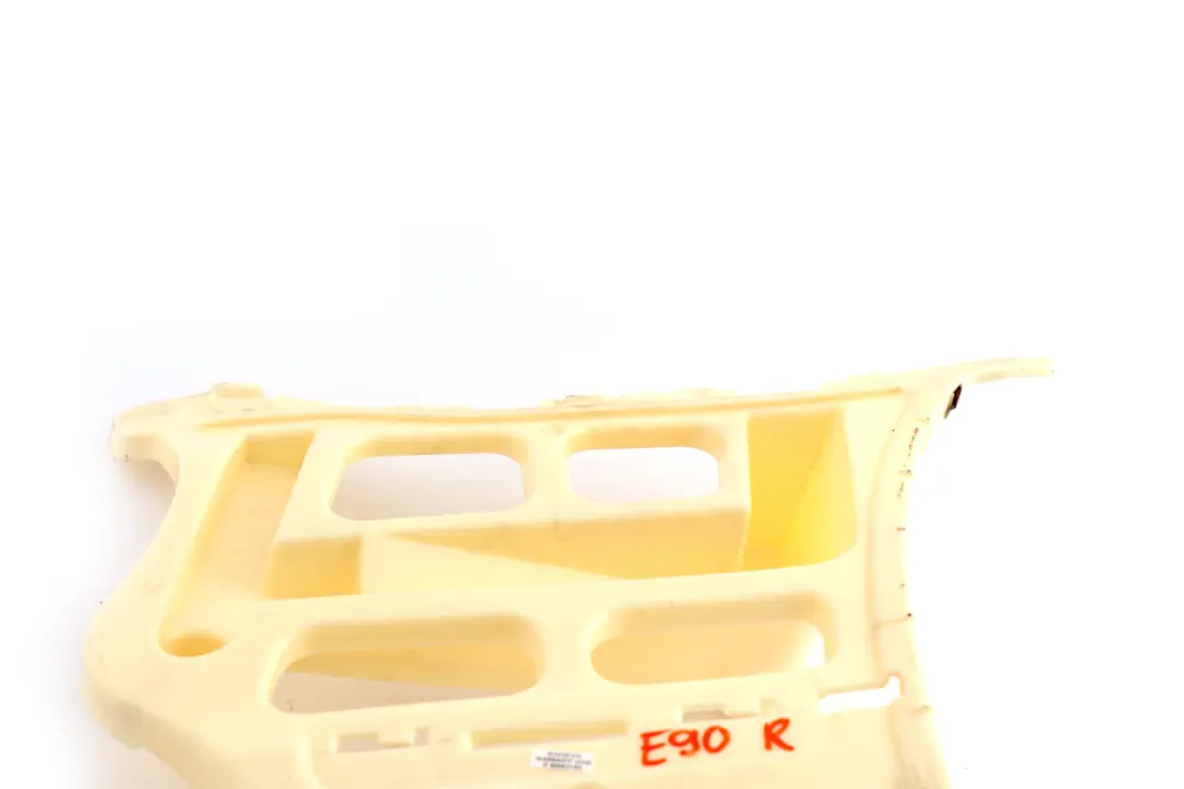 Guide pare-chocs lateral droit pour BMW E90 M Sport à propos du numéro de pièce 7906506 BMW E90 M Sport Guide pare-chocs lateral droit - SKU 7906506 - Numéro de pièce 7906506