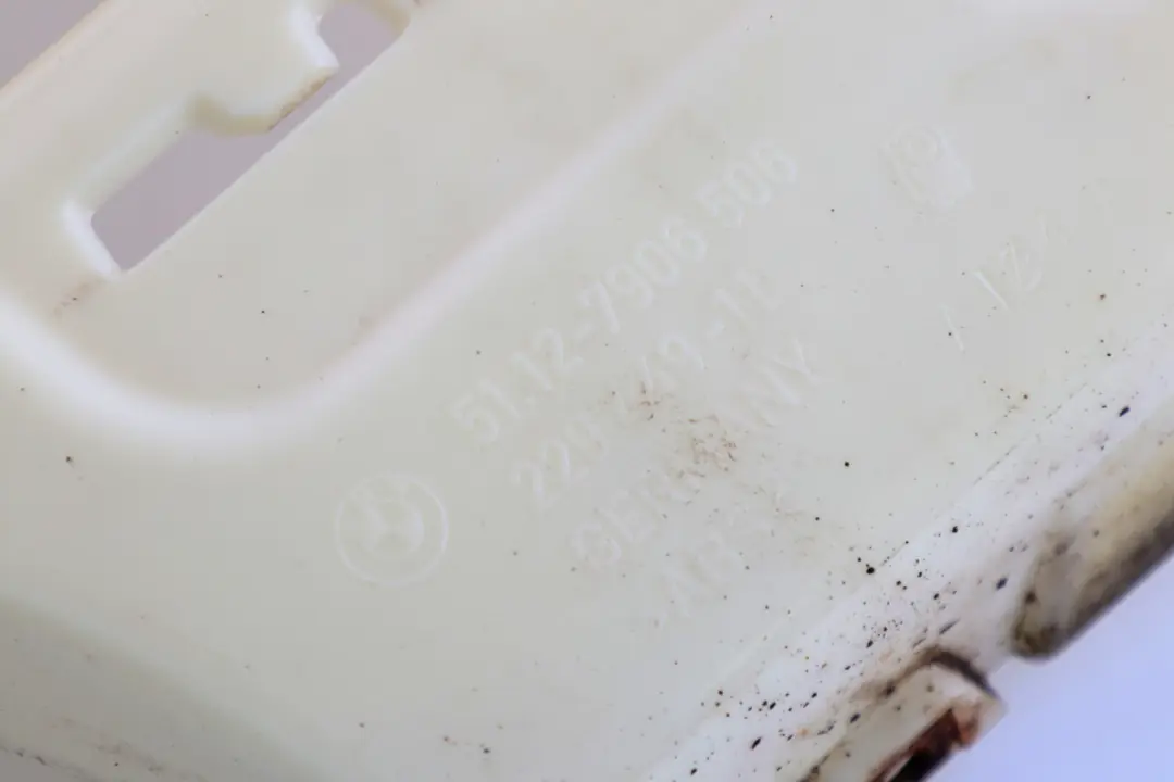 Pakiet Ślizg Mocowanie Zderzaka Tył Prawy do BMW E90 M o numerze 7906506 BMW E90 M Pakiet Ślizg Mocowanie Zderzaka Tył Prawy - SKU 7906506 - Numer Części 7906506