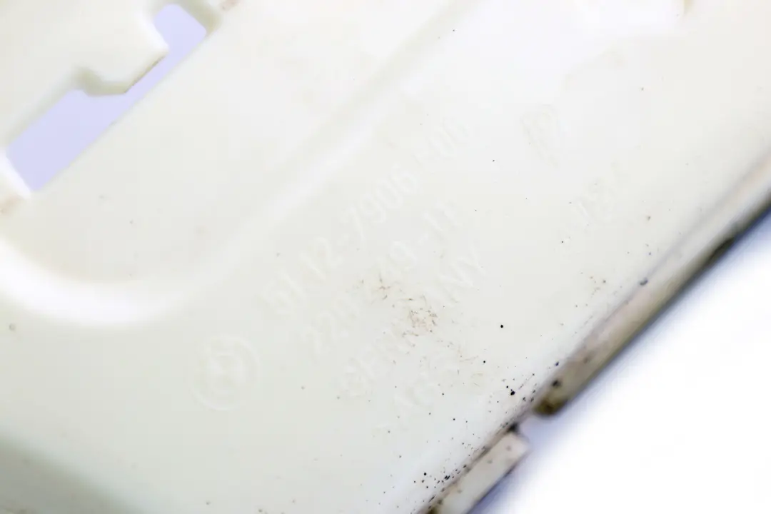 Pakiet Ślizg Mocowanie Zderzaka Tył Prawy do BMW E90 M o numerze 7906506 BMW E90 M Pakiet Ślizg Mocowanie Zderzaka Tył Prawy - SKU 7906506 - Numer Części 7906506