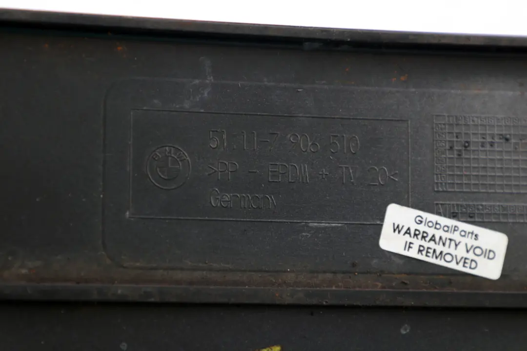 Unterlage Kennzeichen Stossfänger vorn Black Sapphire für BMW 3 er E90 E91 M Sport mit Teilenummer 7906510 BMW 3 er E90 E91 M Sport Unterlage Kennzeichen Stossfänger vorn Black Sapphire - SKU 7906510 - Teilenummer 7906510