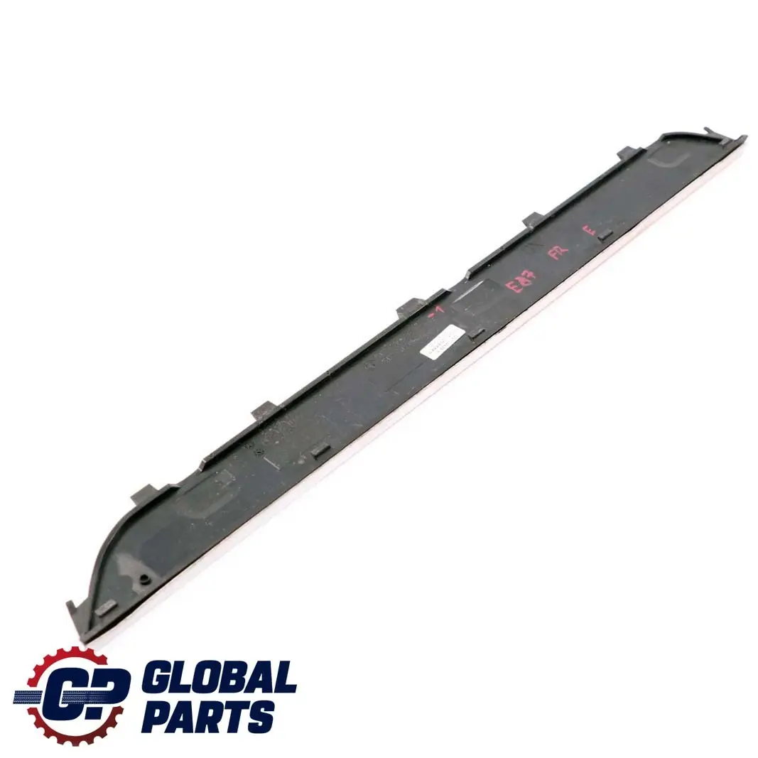 Banda Exterior Delantera Entrada Derecha Cromada para BMW E87 M Sport con número de pieza 7906818 BMW E87 M Sport Banda Exterior Delantera Entrada Derecha Cromada - SKU 7906818-1 - Número de pieza 7906818