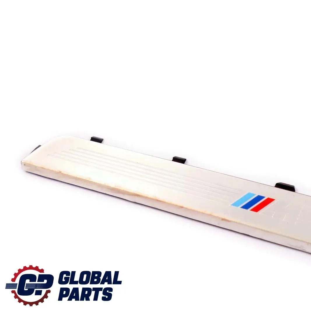 Banda Exterior Delantera Entrada Derecha Cromada para BMW E87 M Sport con número de pieza 7906818 BMW E87 M Sport Banda Exterior Delantera Entrada Derecha Cromada - SKU 7906818-1 - Número de pieza 7906818