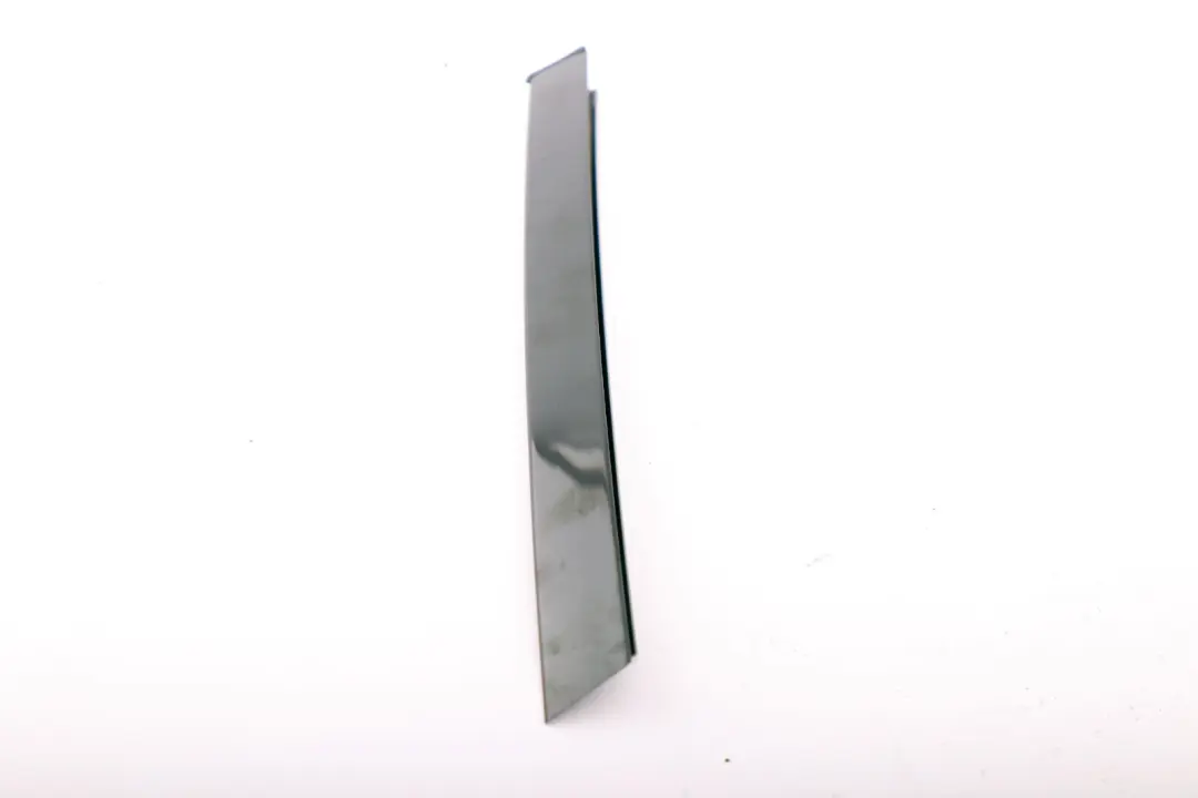 Apertura C Pilastro Porta Posteriore Dx Nero Lucido 5135 per BMW E91 con numero di parte 7906912 BMW E91 Apertura C Pilastro Porta Posteriore Dx Nero Lucido 5135 - SKU 7906912 - Numero di parte 7906912