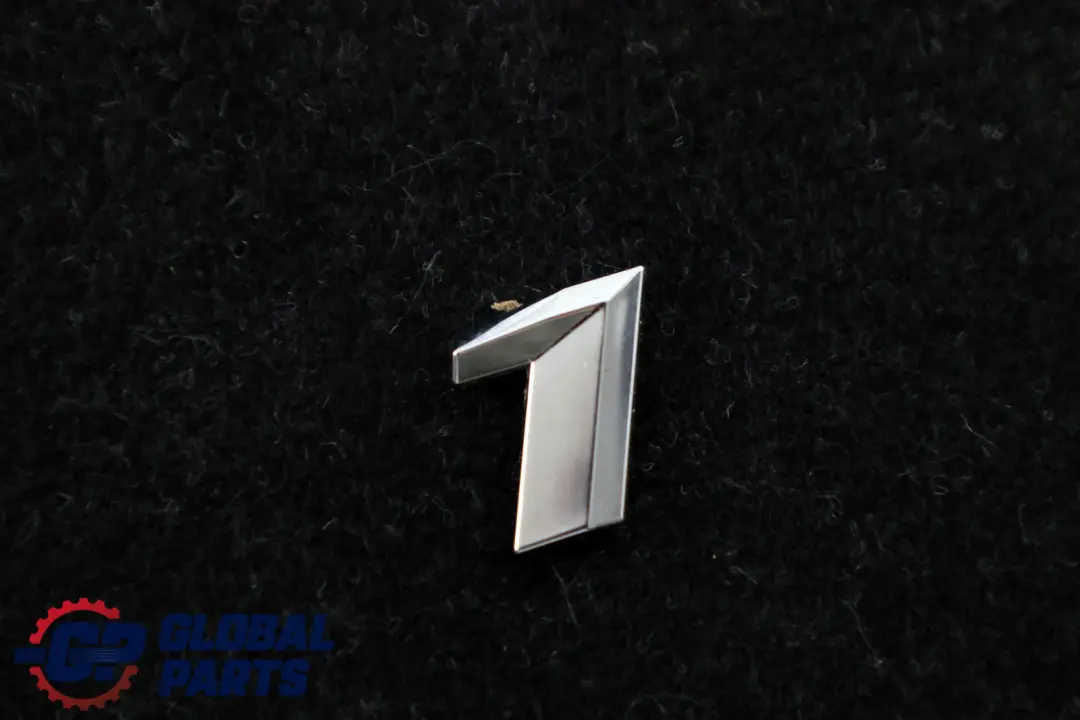 BMW F40 Emblemat Logo Bagażnika 118i - SKU 7932974 - Numer Części 7932974
