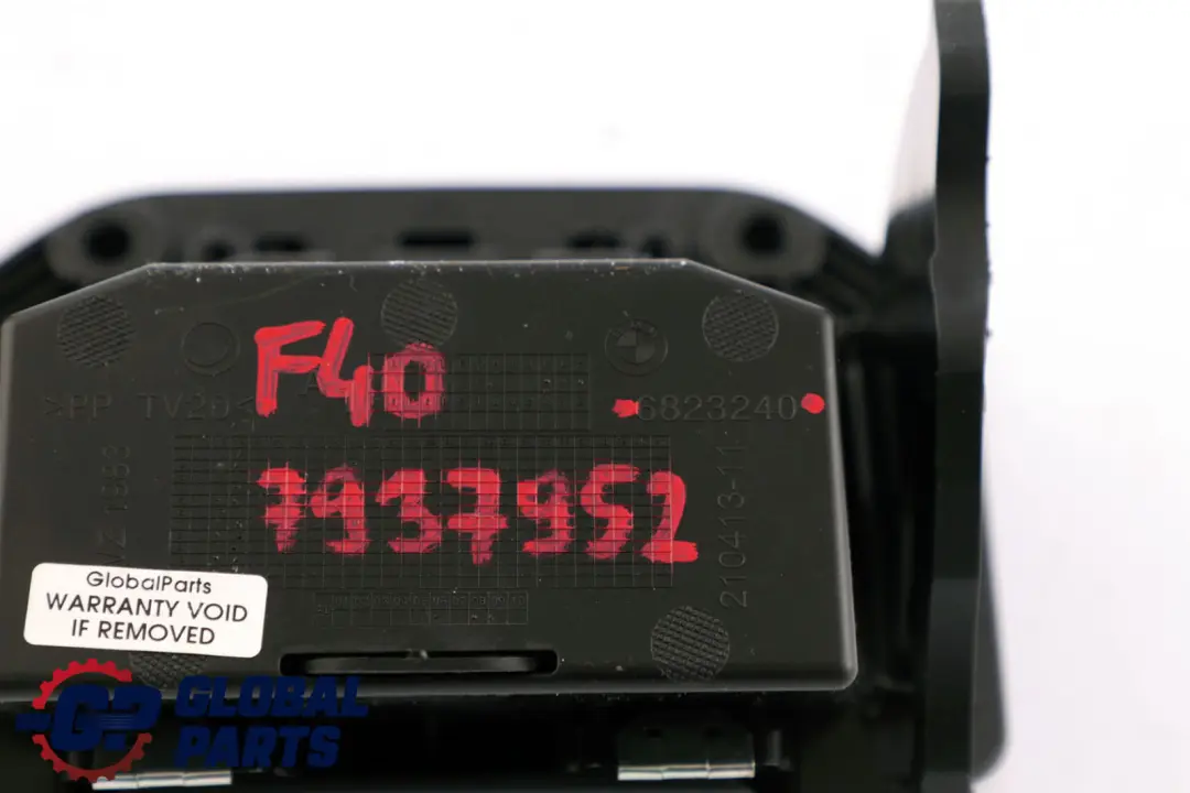 Compartiment de rangement à charnière dans tableau bord Noir 6823240 pour BMW F40 F44 à propos du numéro de pièce 7937952 BMW F40 F44 Compartiment de rangement à charnière dans tableau bord Noir 6823240 - SKU 7937952 - Numéro de pièce 7937952