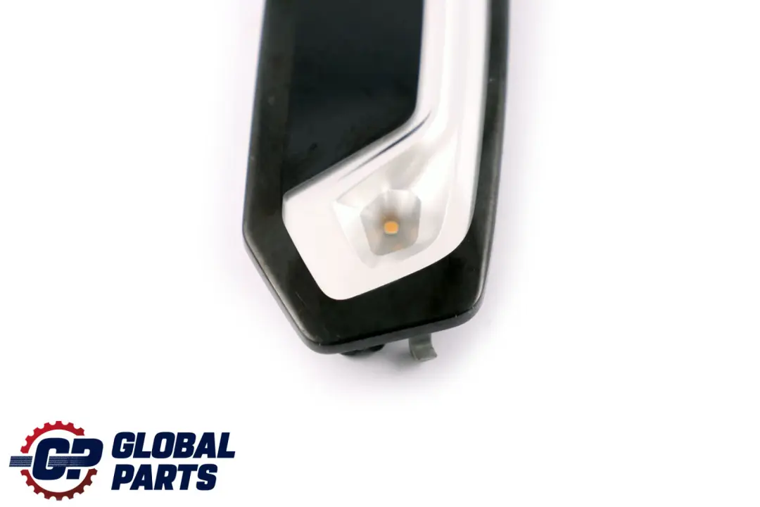 Trim Tetto Interno Luce di lettura LED Centro Posteriore per BMW F40 con numero di parte 7950093 BMW F40 Trim Tetto Interno Luce di lettura LED Centro Posteriore - SKU 7950093 - Numero di parte 7950093