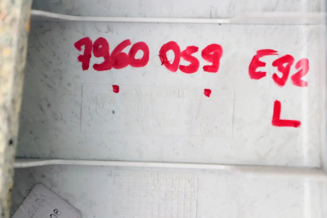 Osłona Obudowa Słupka Lewa Czarna 7117469 do BMW E92 o numerze 7960059 BMW E92 Osłona Obudowa Słupka Lewa Czarna 7117469 - SKU 7960059 - Numer Części 7960059