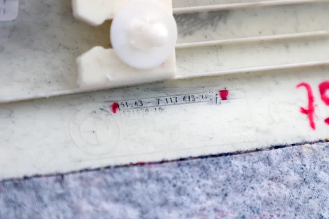 Couverture Borne-C a Gauche Noir Anthracite 7117473 pour BMW 3 E92 LCI à propos du numéro de pièce 7960061 BMW 3 E92 LCI Couverture Borne-C a Gauche Noir Anthracite 7117473 - SKU 7960061 - Numéro de pièce 7960061