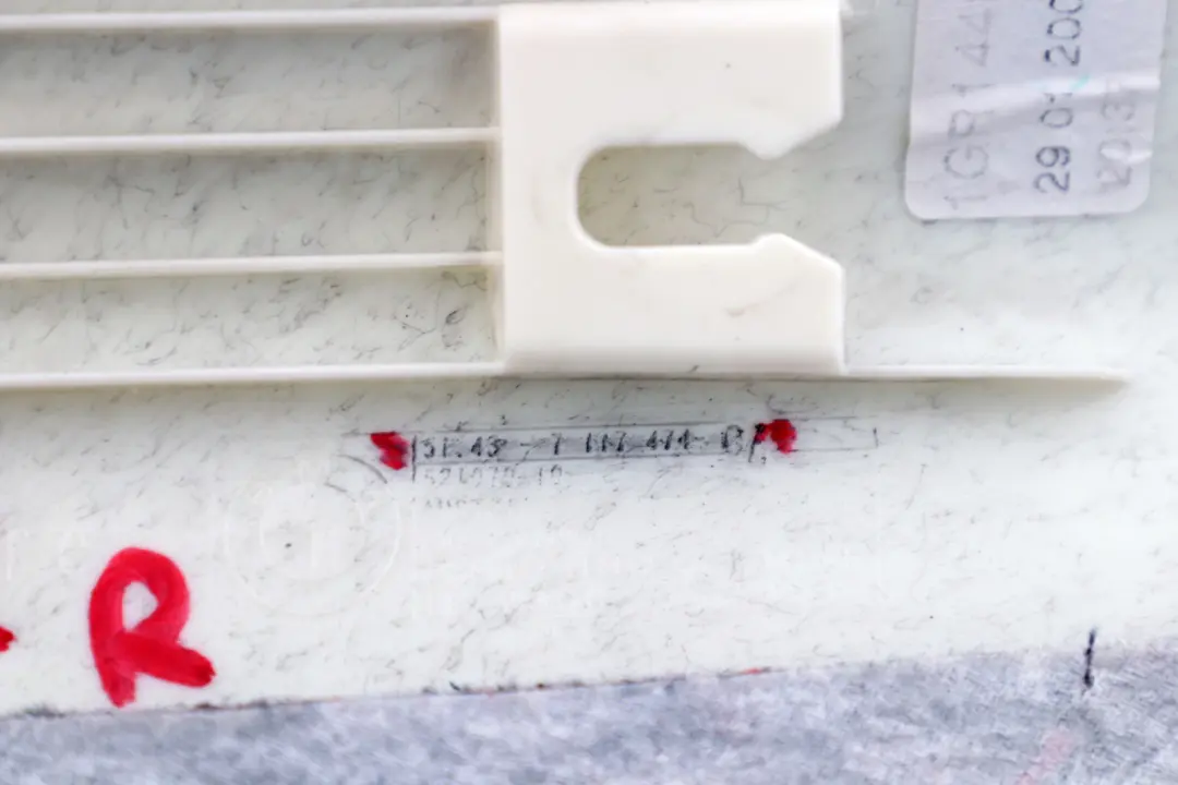 Osłona Obudowa Słupka Prawy Tył do BMW E92 o numerze 7960062 BMW E92 Osłona Obudowa Słupka Prawy Tył - SKU 7960062 - Numer Części 7960062