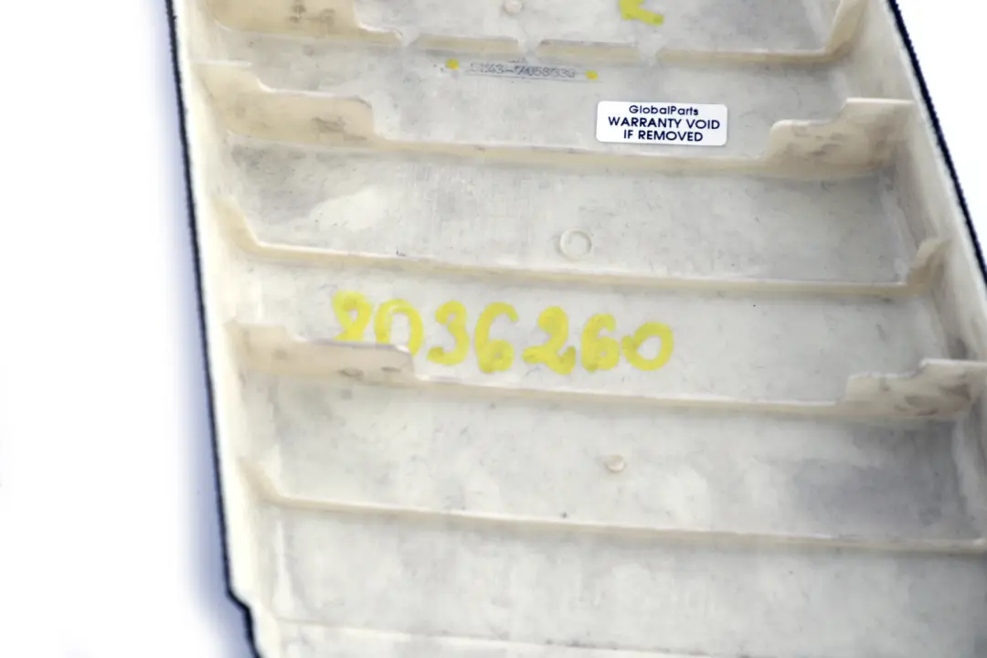 Tapa Columna B Superior Derecha Negro Antracita para BMW E90 E91 con número de pieza 7058336 BMW E90 E91 Tapa Columna B Superior Derecha Negro Antracita - SKU 8036260 - Número de pieza 7058336