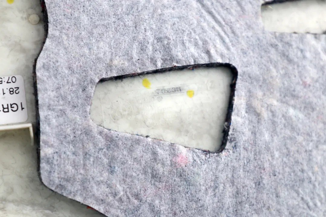 Apertura C Pilastro SX Nero Antracite 7058341 per BMW E90 con numero di parte 8036261 BMW E90 Apertura C Pilastro SX Nero Antracite 7058341 - SKU 8036261 - Numero di parte 8036261