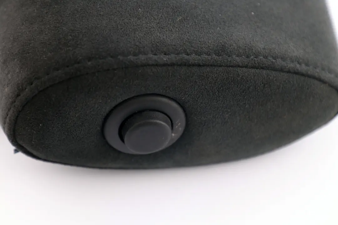 Alcantara Poggiatesta Sedile Posteriore Medio per BMW E90 E91 LCI M Sport con numero di parte 8036420 BMW E90 E91 LCI M Sport Alcantara Poggiatesta Sedile Posteriore Medio - SKU 8036420 - Numero di parte 8036420