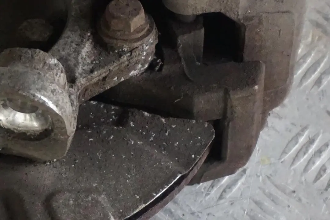 M47N2 M Sport Suspension Delantera Derecha Spring Strut Leg para BMW E91 Touring 320d con número de pieza 8036554 BMW E91 Touring 320d M47N2 M Sport Suspension Delantera Derecha Spring Strut Leg - SKU 8036554-4 - Número de pieza 8036554