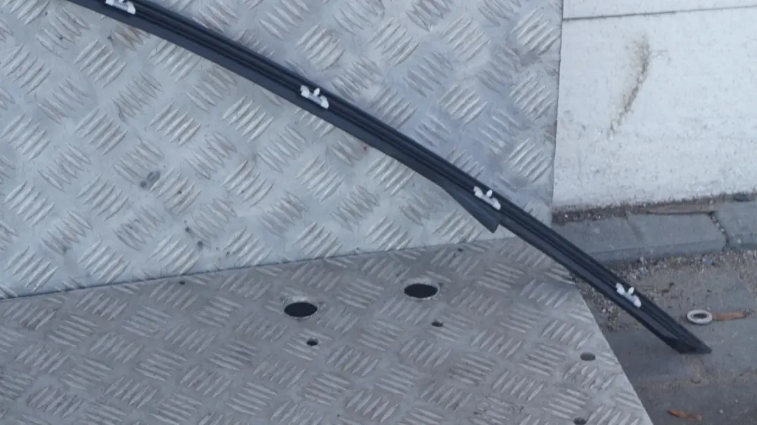 Moulure Chassis de Toit a Gauche Noir Brillant pour BMW E92 Coupe à propos du numéro de pièce 8036661 BMW E92 Coupe Moulure Chassis de Toit a Gauche Noir Brillant - SKU 8036661 - Numéro de pièce 8036661