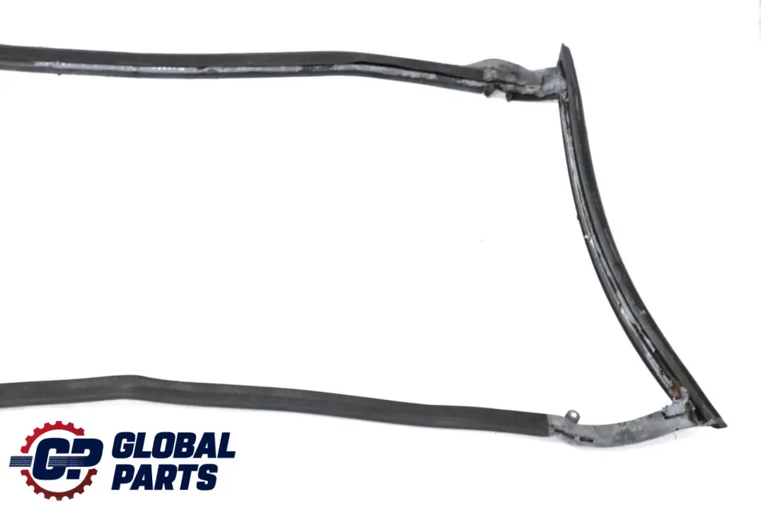 Guarnizione Dachschale Centro Capote Rigida Nero Lucido per BMW E93 con numero di parte 8036670 BMW E93 Guarnizione Dachschale Centro Capote Rigida Nero Lucido - SKU 8036670 - Numero di parte 8036670