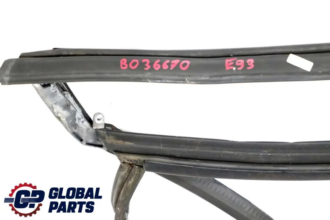 Guarnizione Dachschale Centro Capote Rigida Nero Lucido per BMW E93 con numero di parte 8036670 BMW E93 Guarnizione Dachschale Centro Capote Rigida Nero Lucido - SKU 8036670 - Numero di parte 8036670