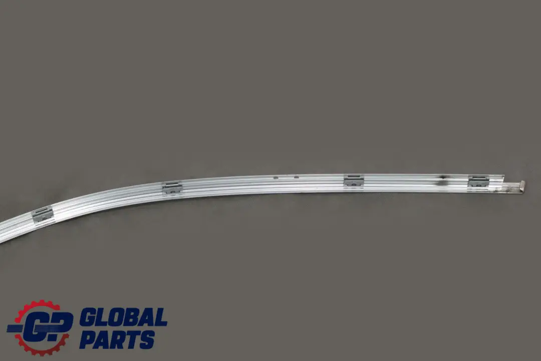 Acabado Marco Ventana Superior Puerta Delantera Derecha Alu-Satiniert para BMW E70 con número de pieza 8036778 BMW E70 Acabado Marco Ventana Superior Puerta Delantera Derecha Alu-Satiniert - SKU 8036778 - Número de pieza 8036778