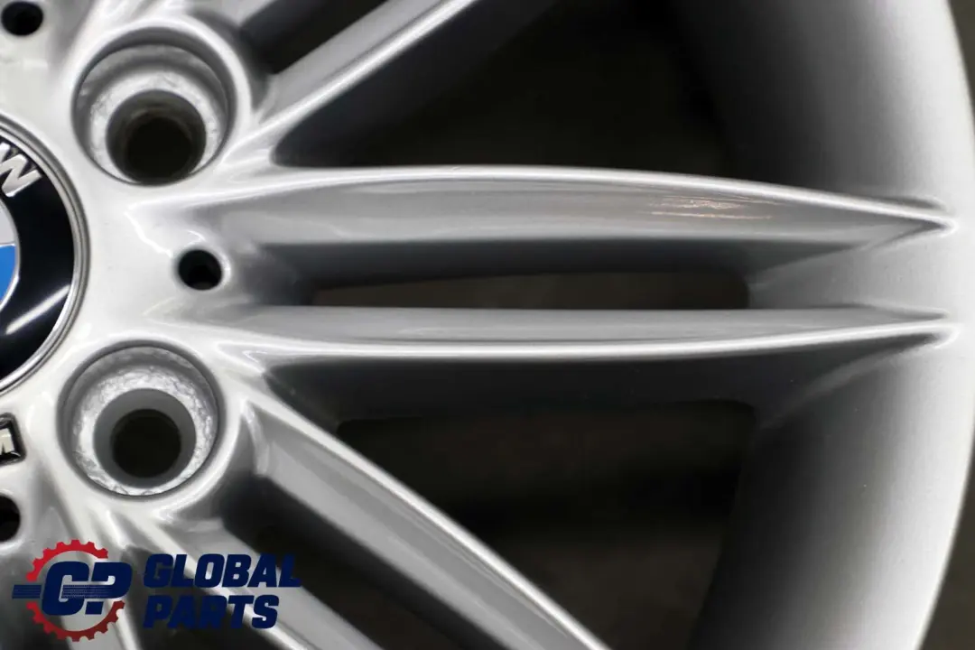 Jantes Alu Jantes Alliage 17 " M Rayons Doubles 207 7J BMW E81 E82 E87 - SKU 8036937 - Numéro de pièce 8036937