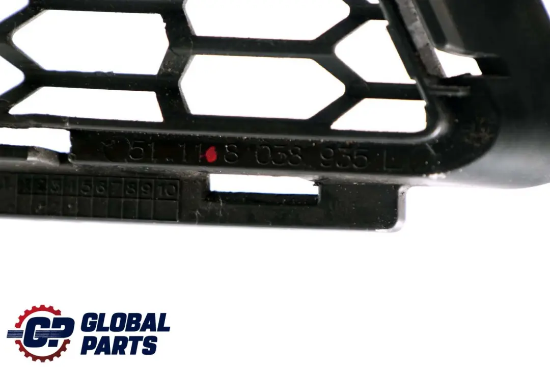 Gitter Blende Lufteinlass Stoßstange Vorne Links für BMW 3 er E92 LCI M mit Teilenummer 8038935 BMW 3 er E92 LCI M Gitter Blende Lufteinlass Stoßstange Vorne Links - SKU 8038935 - Teilenummer 8038935