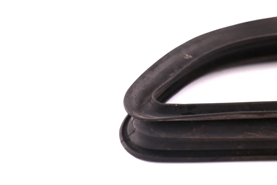 Dichtung Lufteinlass Links für BMW 3 E90 E92 E93 LCI Cabrio mit Teilenummer 8041987 BMW 3 E90 E92 E93 LCI Cabrio Dichtung Lufteinlass Links - SKU 8041987 - Teilenummer 8041987