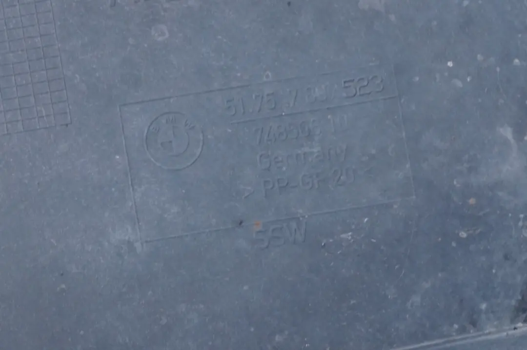 BMW 5 er E60 E61 M5 Abschirmung Motorraum Vorne - SKU 8042975 - Teilenummer 8042975