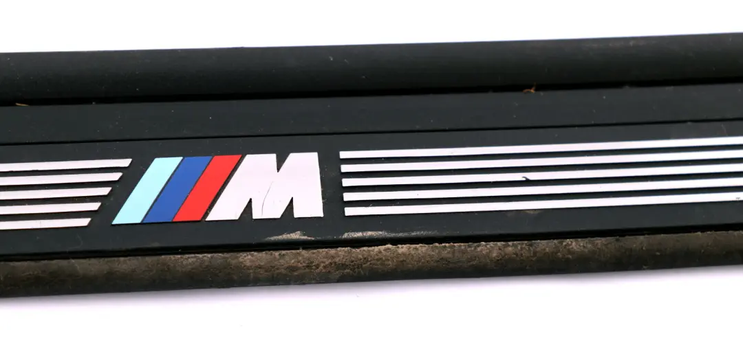 Pakiet Listwa Nakładka Progowa Przednia Prawa do BMW E81 E82 M o numerze 8045292 BMW E81 E82 M Pakiet Listwa Nakładka Progowa Przednia Prawa - SKU 8045292-1 - Numer Części 8045292