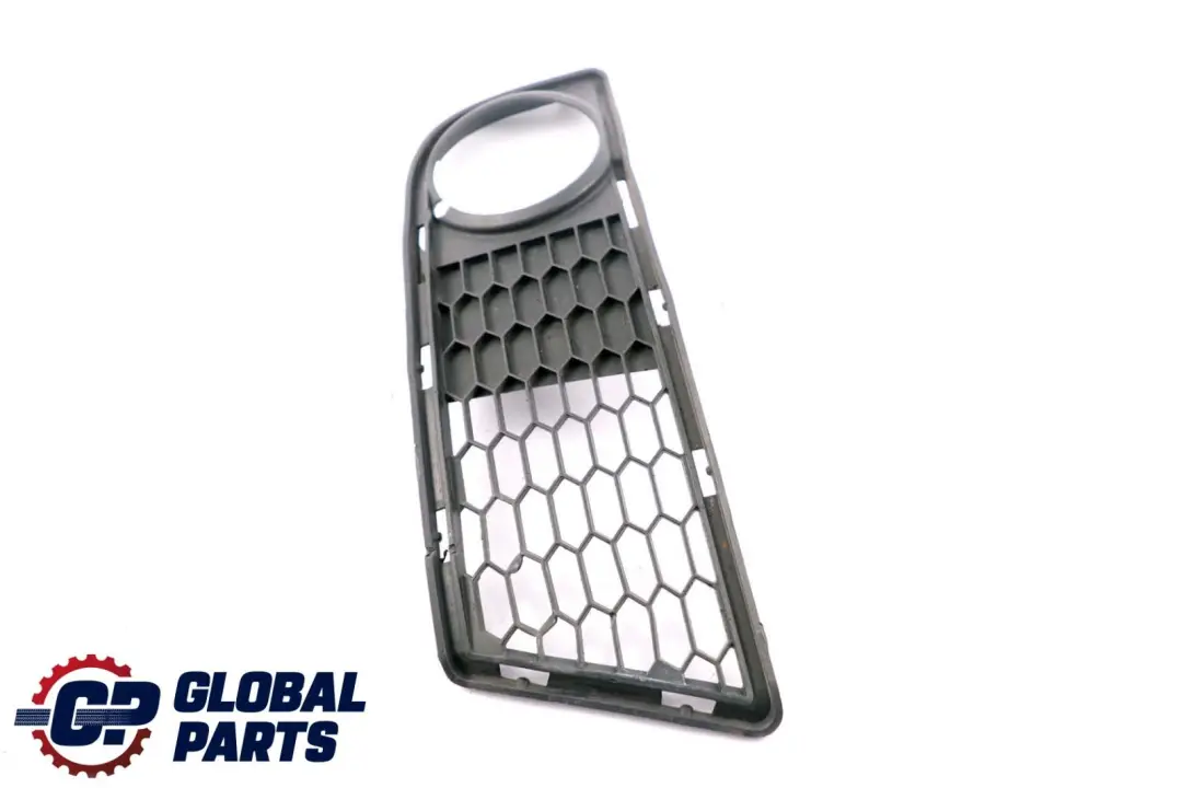 M-Sport Frontstoßstange Gitter Seitlich Links -M- für BMW E82 E88 mit Teilenummer 8045449 BMW E82 E88 M-Sport Frontstoßstange Gitter Seitlich Links -M- - SKU 8045449 - Teilenummer 8045449