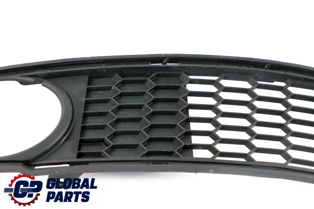 Pakiet Kratka Zderzaka Przód Prawy do BMW E82 E88 M o numerze 8045450 BMW E82 E88 M Pakiet Kratka Zderzaka Przód Prawy - SKU 8045450 - Numer Części 8045450