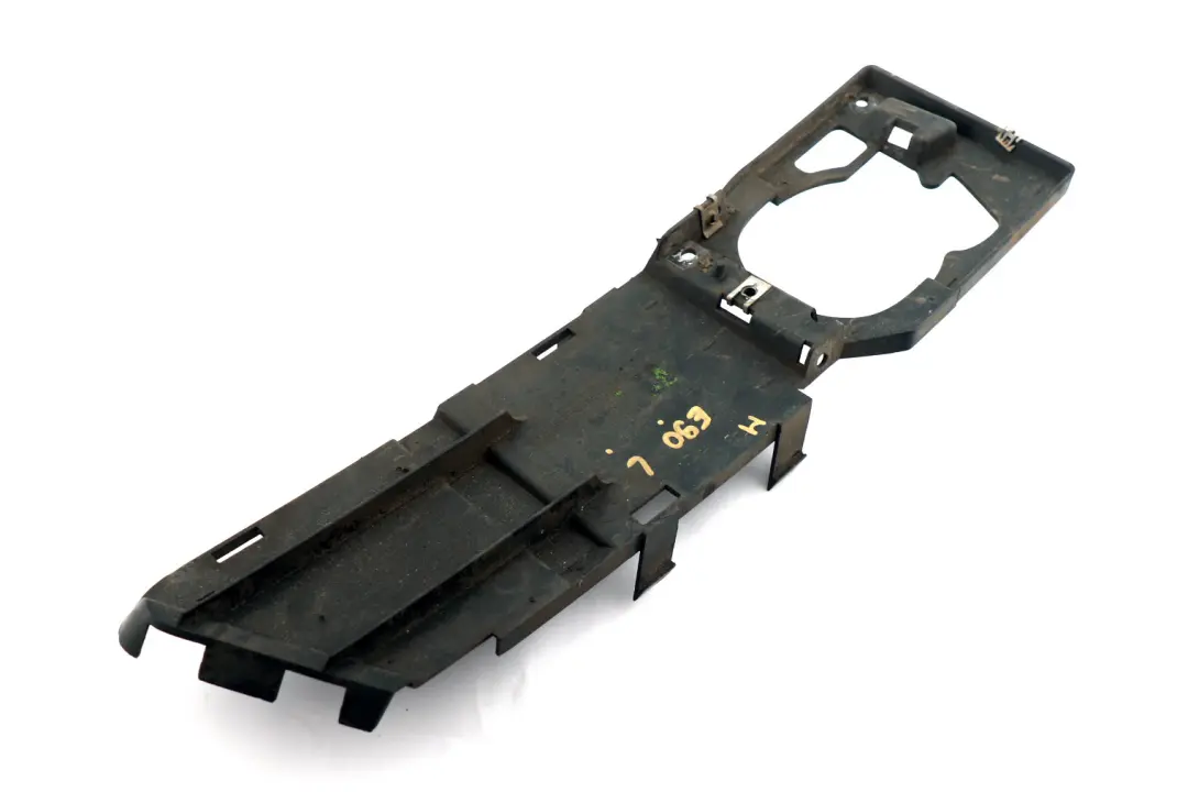 Soporte Faro Antiniebla Izquierdo para BMW 3 E90 E91 M Sport con número de pieza 8045967 BMW 3 E90 E91 M Sport Soporte Faro Antiniebla Izquierdo - SKU 8045967 - Número de pieza 8045967