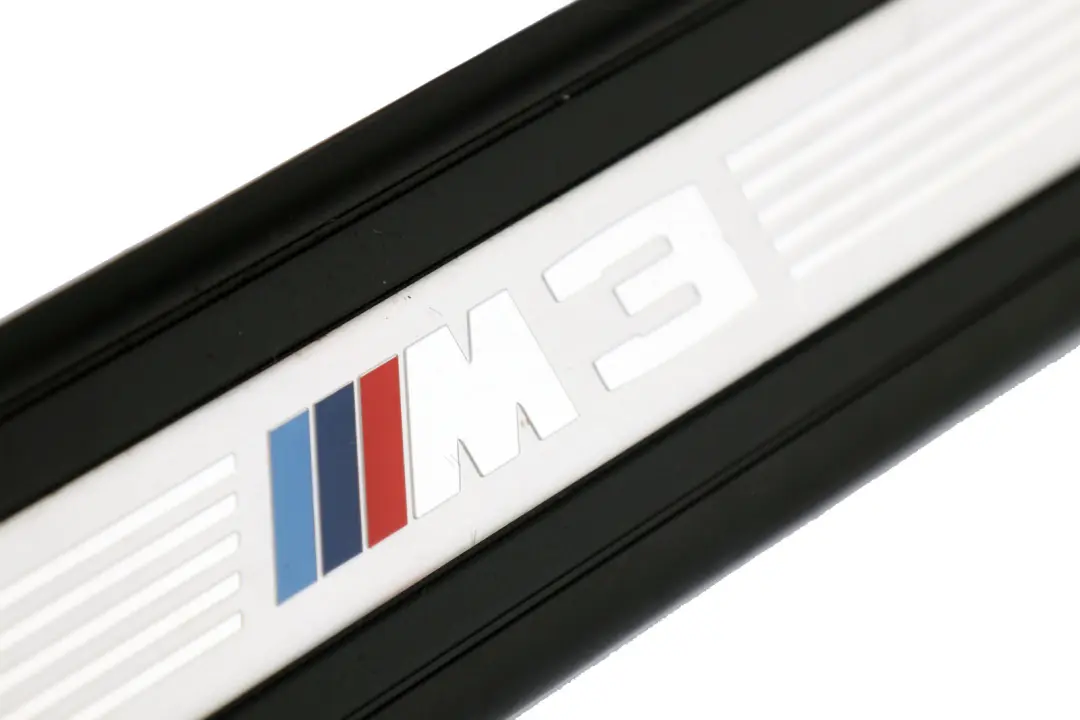 Blende Einstieg Rechts Vorne für BMW 3 er E92 E93 LCI M3 mit Teilenummer 8046476 BMW 3 er E92 E93 LCI M3 Blende Einstieg Rechts Vorne - SKU 8046476 - Teilenummer 8046476