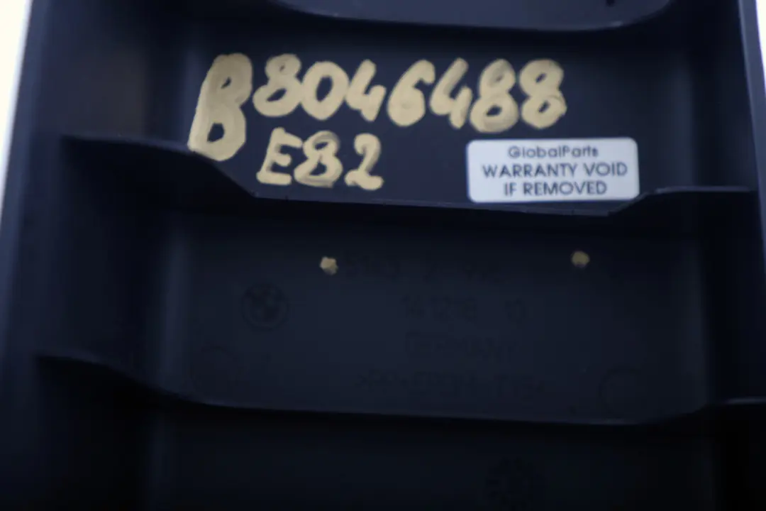 Osłona Obudowa Słupka Prawa Czarna do BMW E82 o numerze 8046488 BMW E82 Osłona Obudowa Słupka Prawa Czarna - SKU 8046488 - Numer Części 8046488