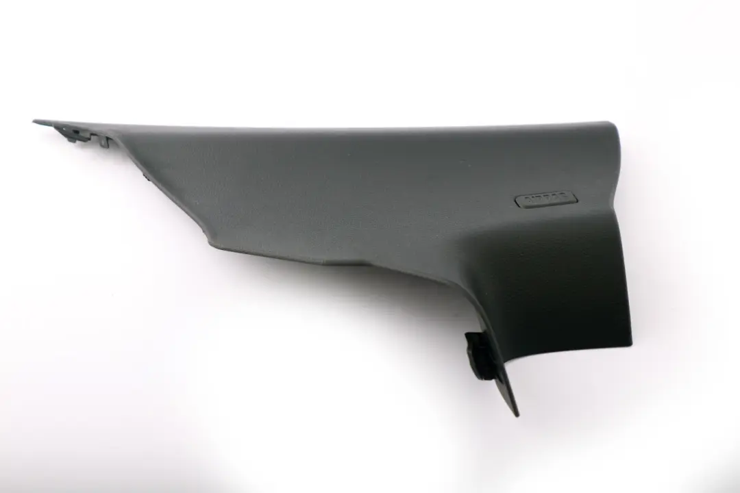 Columna C Pilar Trasero Izquierdo Embellecedor Negro 2996105 para BMW E82 con número de pieza 8046489 BMW E82 Columna C Pilar Trasero Izquierdo Embellecedor Negro 2996105 - SKU 8046489 - Número de pieza 8046489