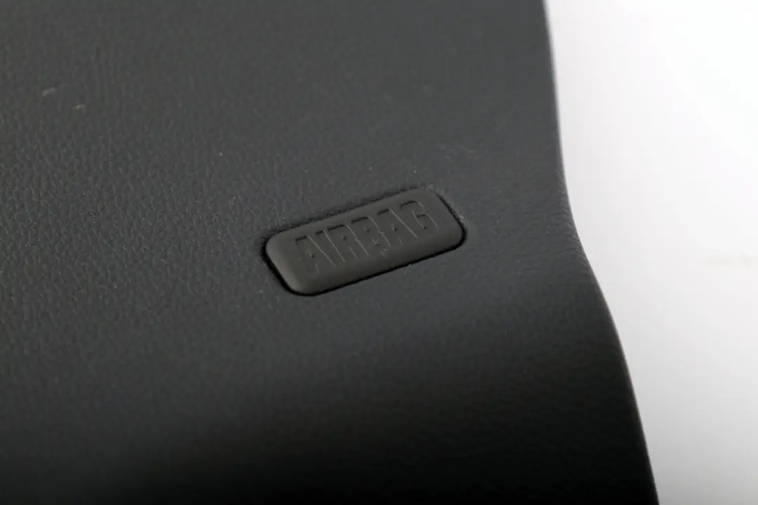 Colonna C Posteriore Sinistra Trim Cover Nero 2996105 per BMW E82 con numero di parte 8046489 BMW E82 Colonna C Posteriore Sinistra Trim Cover Nero 2996105 - SKU 8046489 - Numero di parte 8046489