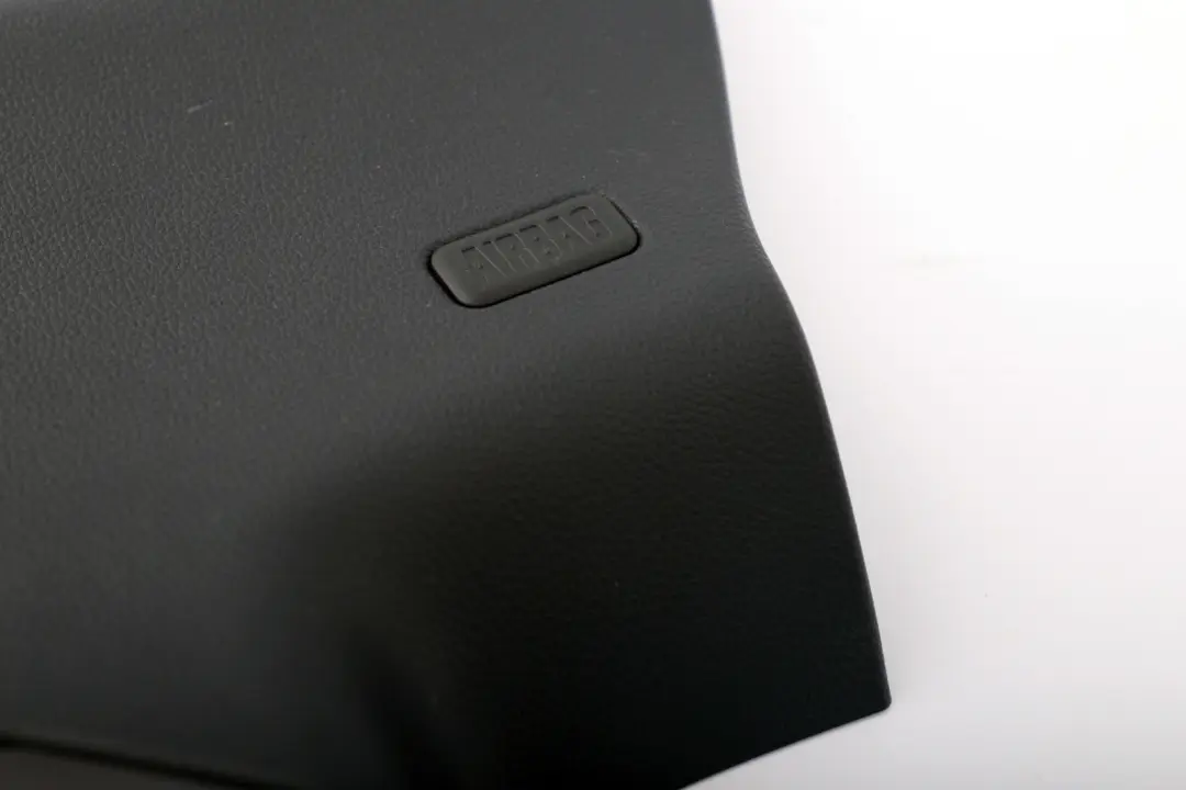 Colonna C Posteriore Sinistra Trim Cover Nero 2996105 per BMW E82 con numero di parte 8046489 BMW E82 Colonna C Posteriore Sinistra Trim Cover Nero 2996105 - SKU 8046489 - Numero di parte 8046489