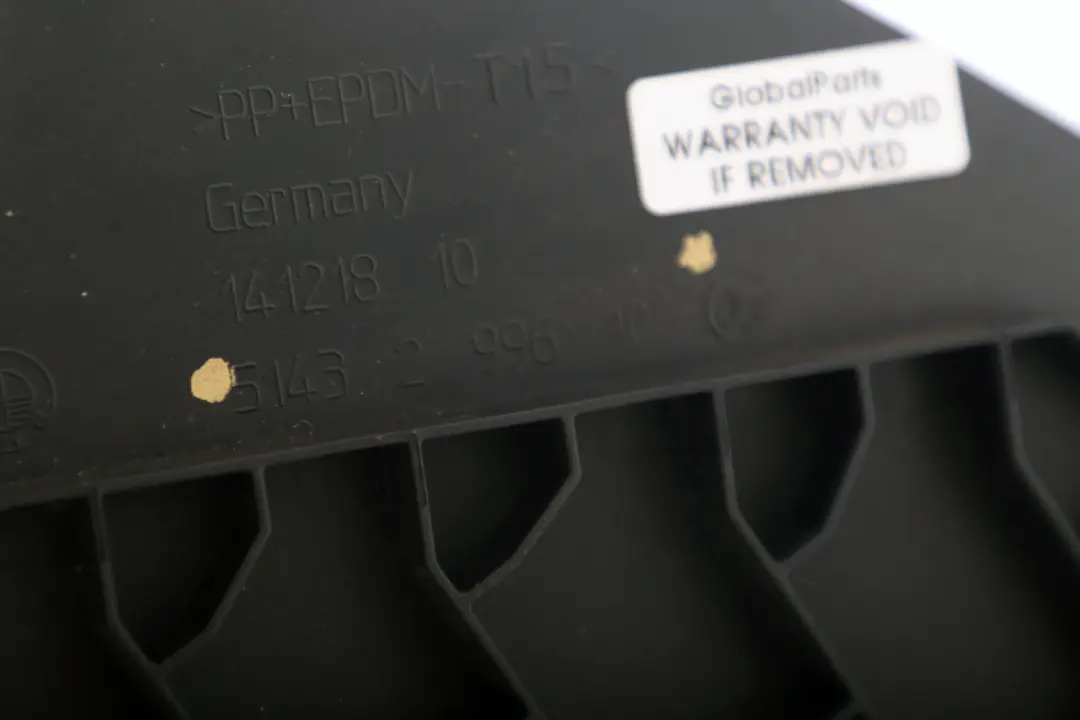 Blende C-Säule rechts SCHWARZ BLACK 2996106 51432996106 für BMW 1 er E82 mit Teilenummer 8046490 BMW 1 er E82 Blende C-Säule rechts SCHWARZ BLACK 2996106 51432996106 - SKU 8046490 - Teilenummer 8046490