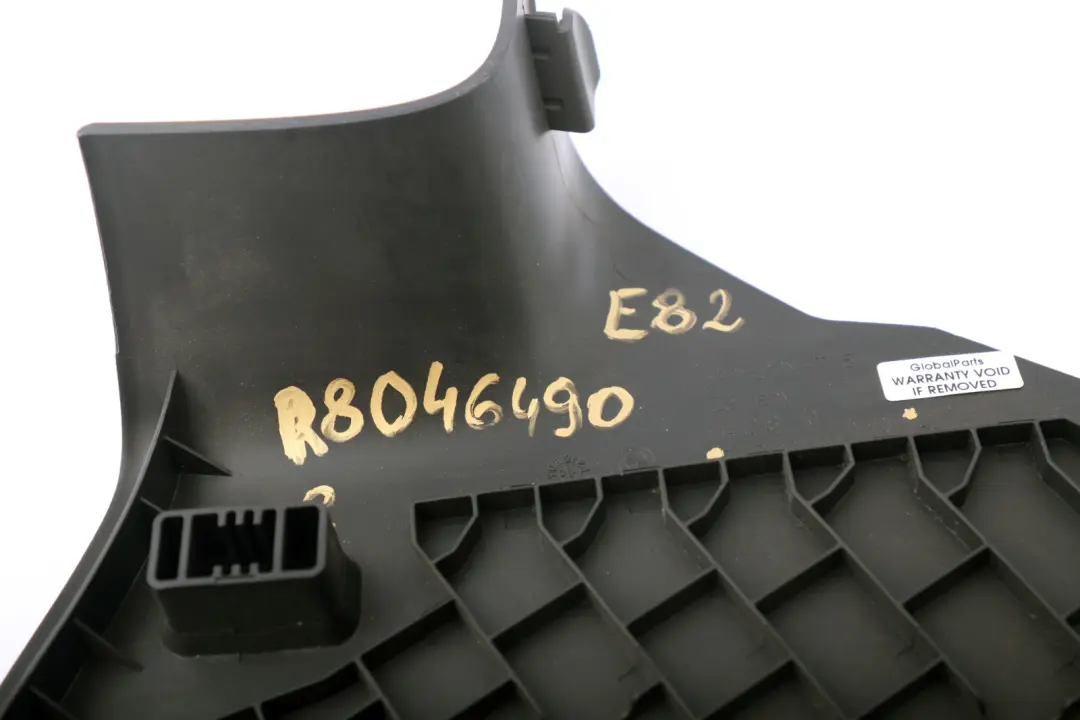 BMW E82 Couverture Borne-C Droite Noir 2996106 51432996106 - SKU 8046490 - Numéro de pièce 8046490