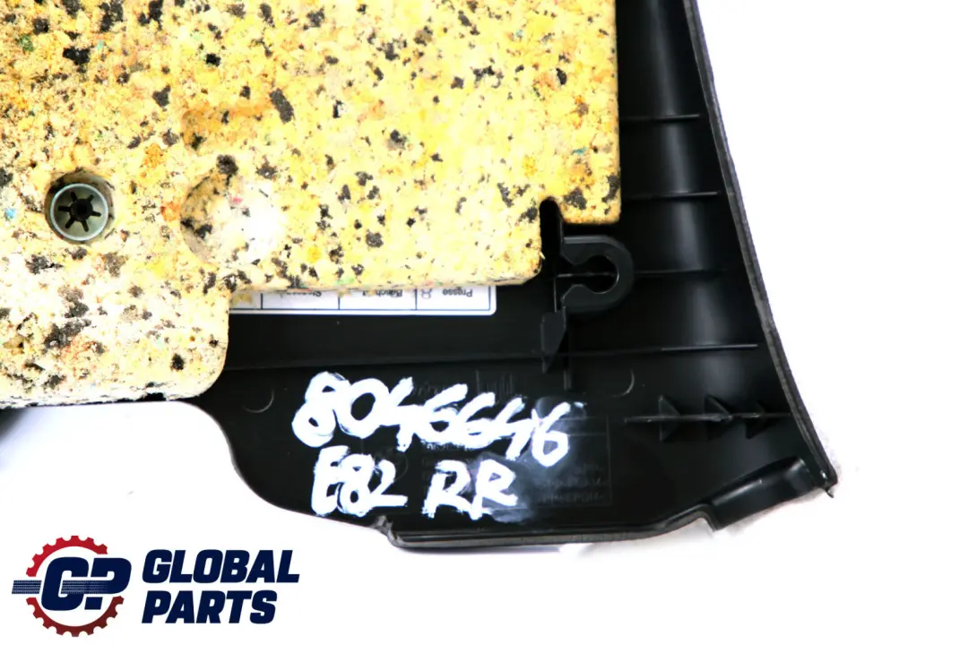 Trasera Derecha Embellecedor Lateral Tela Flashpoint Negro para BMW E82 con número de pieza 8046646 BMW E82 Trasera Derecha Embellecedor Lateral Tela Flashpoint Negro - SKU 8046646 - Número de pieza 8046646