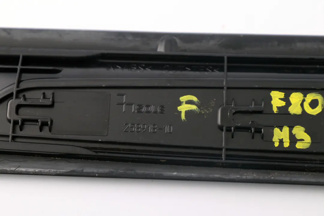 Striscia Copertura Ingresso Anteriore Sinistro Destro per BMW F80 M3 con numero di parte 8055779 BMW F80 M3 Striscia Copertura Ingresso Anteriore Sinistro Destro - SKU 8055779 - Numero di parte 8055779