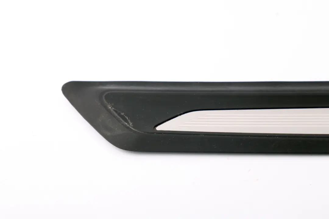 Abdeckleiste Eingang Innen Verkleidung Vorne Links Rechts für BMW F80 M3 mit Teilenummer 8055779 BMW F80 M3 Abdeckleiste Eingang Innen Verkleidung Vorne Links Rechts - SKU 8055779 - Teilenummer 8055779