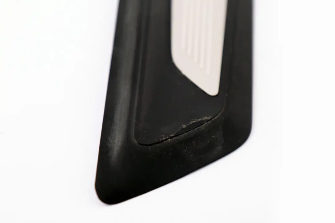 Tapa Tira Entrada Interior Trim Delantero Izquierdo Derecho para BMW F80 M3 con número de pieza 8055779 BMW F80 M3 Tapa Tira Entrada Interior Trim Delantero Izquierdo Derecho - SKU 8055779 - Número de pieza 8055779