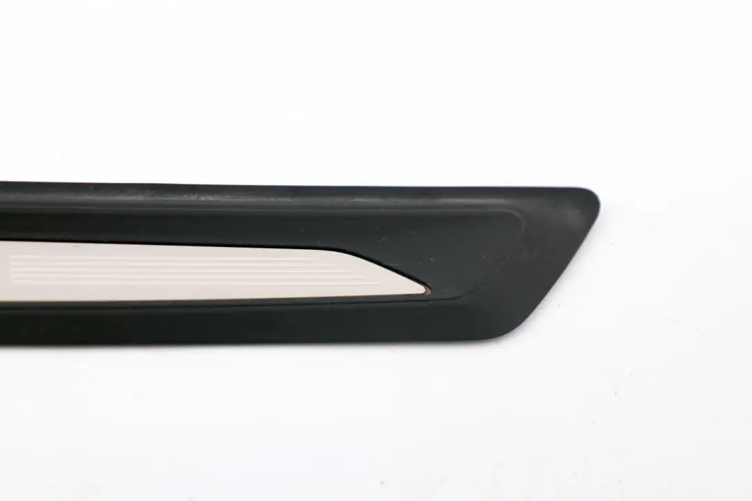 Tapa Tira Entrada Interior Trim Delantero Izquierdo Derecho para BMW F80 M3 con número de pieza 8055779 BMW F80 M3 Tapa Tira Entrada Interior Trim Delantero Izquierdo Derecho - SKU 8055779 - Número de pieza 8055779
