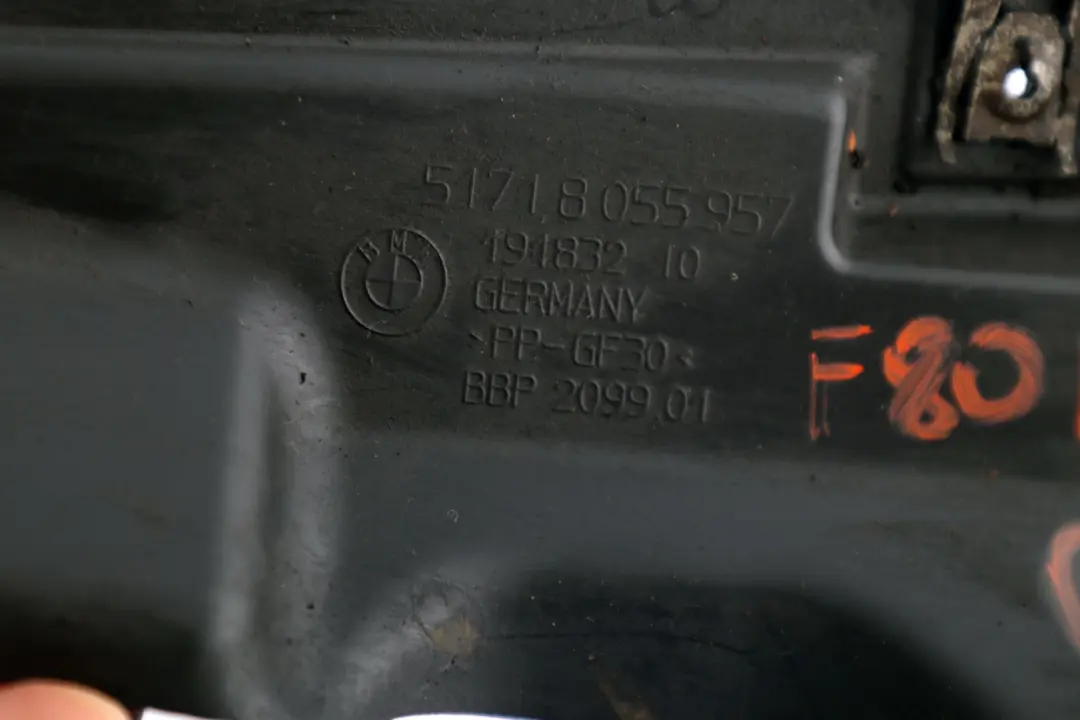 Uszczelka Deski Rozdzielczej Lewa do BMW F80 M3 o numerze 8055957 BMW F80 M3 Uszczelka Deski Rozdzielczej Lewa - SKU 8055957 - Numer Części 8055957