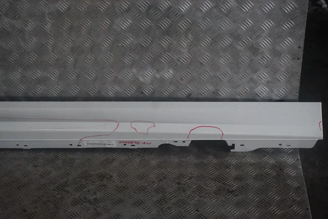 BMW F20 M Sport bande de recouvrement de seuil de porte droite blanc alpin - 300 - SKU 8056816-AW - Numéro de pièce 8056816