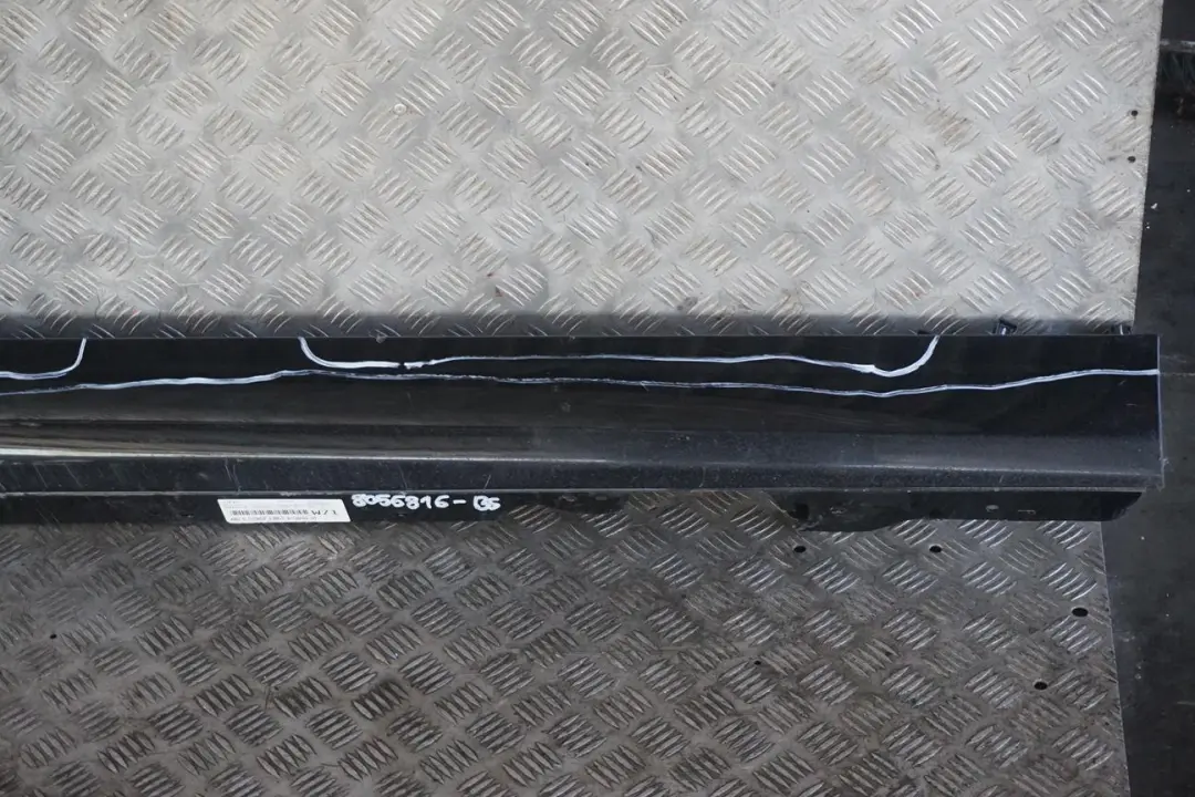 Listello Portiera Gonna Destra Black Sapphire Nero 475 per BMW F20 M Sport con numero di parte 8056816 BMW F20 M Sport Listello Portiera Gonna Destra Black Sapphire Nero 475 - SKU 8056816-BS - Numero di parte 8056816